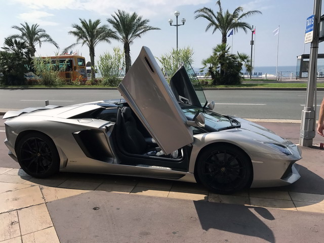 Reservation of a vehicle and rental an exotic exclusive car in San-Remo
