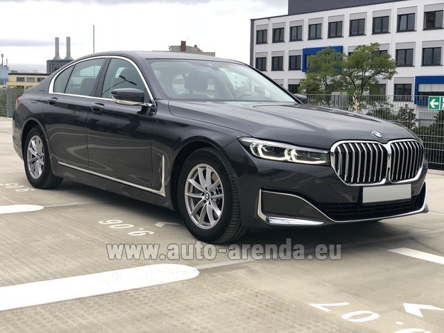 Rental BMW 730d xDrive in Naples airport