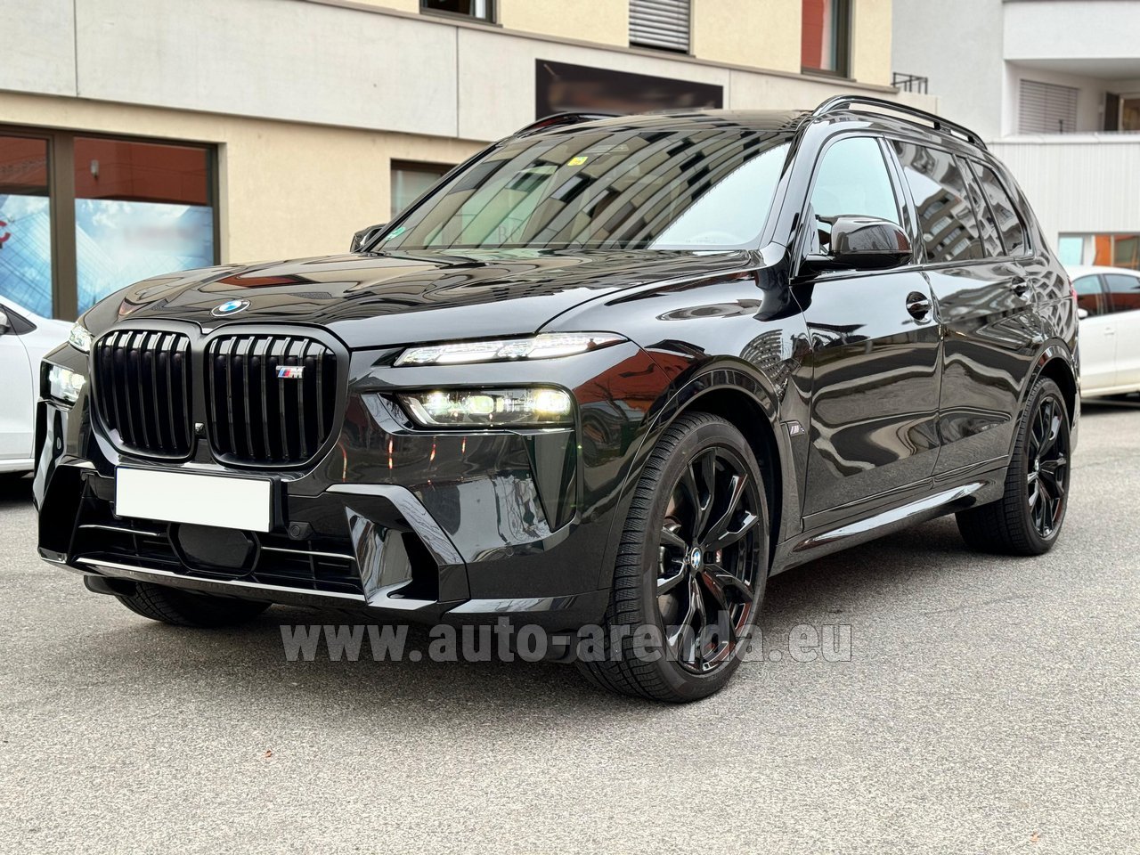 Аренда БМВ X7 M60i XDrive High Executive M Sport (новая модель, 5+2 места)  в аэропорту Милан-Мальпенса | Авто-Аренда