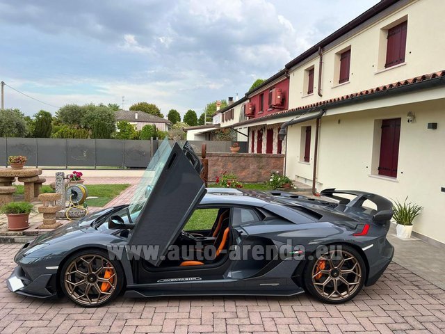 Rental Lamborghini Aventador SVJ in Tuscany