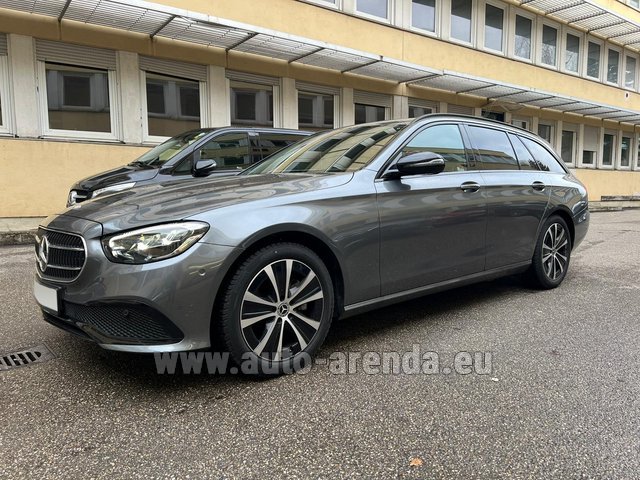 Rental Mercedes-Benz E220d 4MATIC AMG equipment in Province of Siena