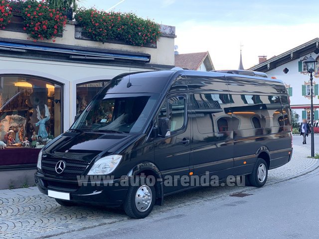 Rental Mercedes-Benz Sprinter 18 seats in Tuscany