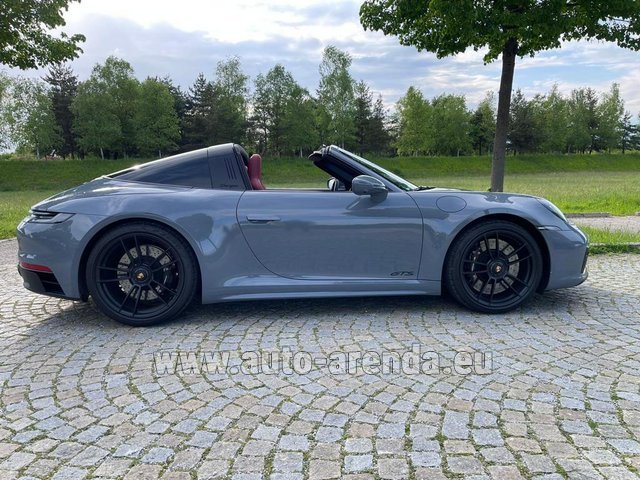 Rental Porsche 911 Targa 4S in Turin