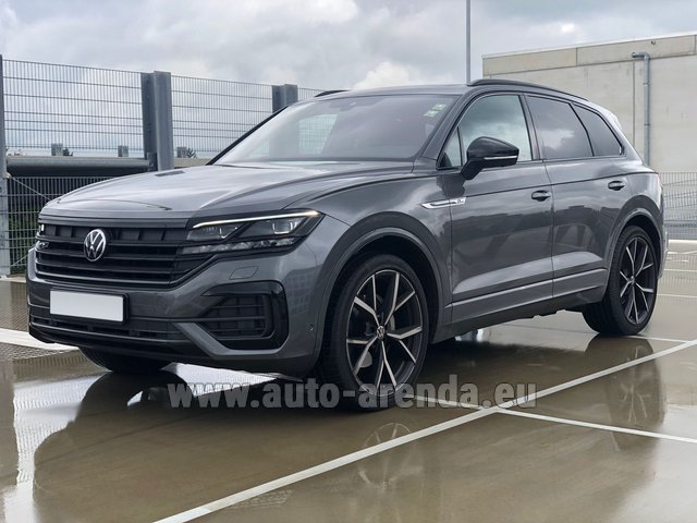 Rental Volkswagen Touareg R-Line in Florence airport